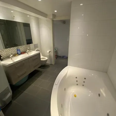 Διαμέρισμα Executive 5 Bedrooms House In Central - 5 Mins Walk From Station