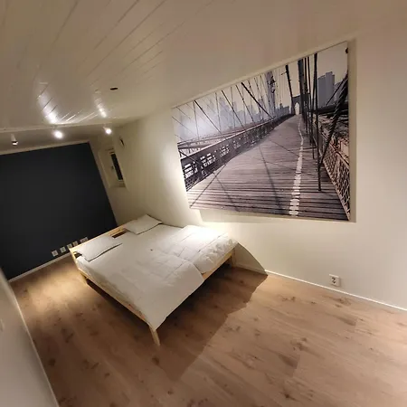 Executive 5 Bedrooms House In Central - 5 Mins Walk From Station Διαμέρισμα Lillestrøm