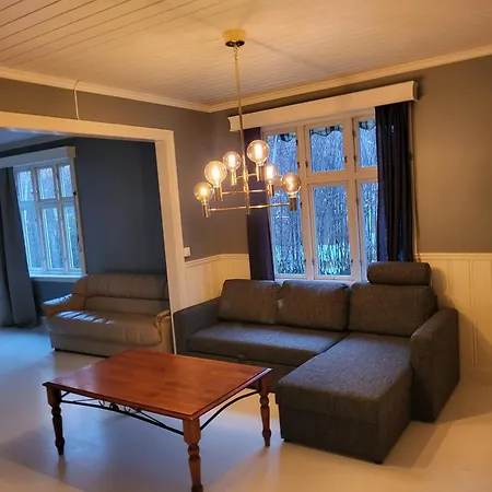 Διαμέρισμα Executive 5 Bedrooms House In Central - 5 Mins Walk From Station *