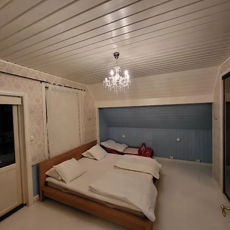 Executive 5 Bedrooms House In Central - 5 Mins Walk From Station Διαμέρισμα *